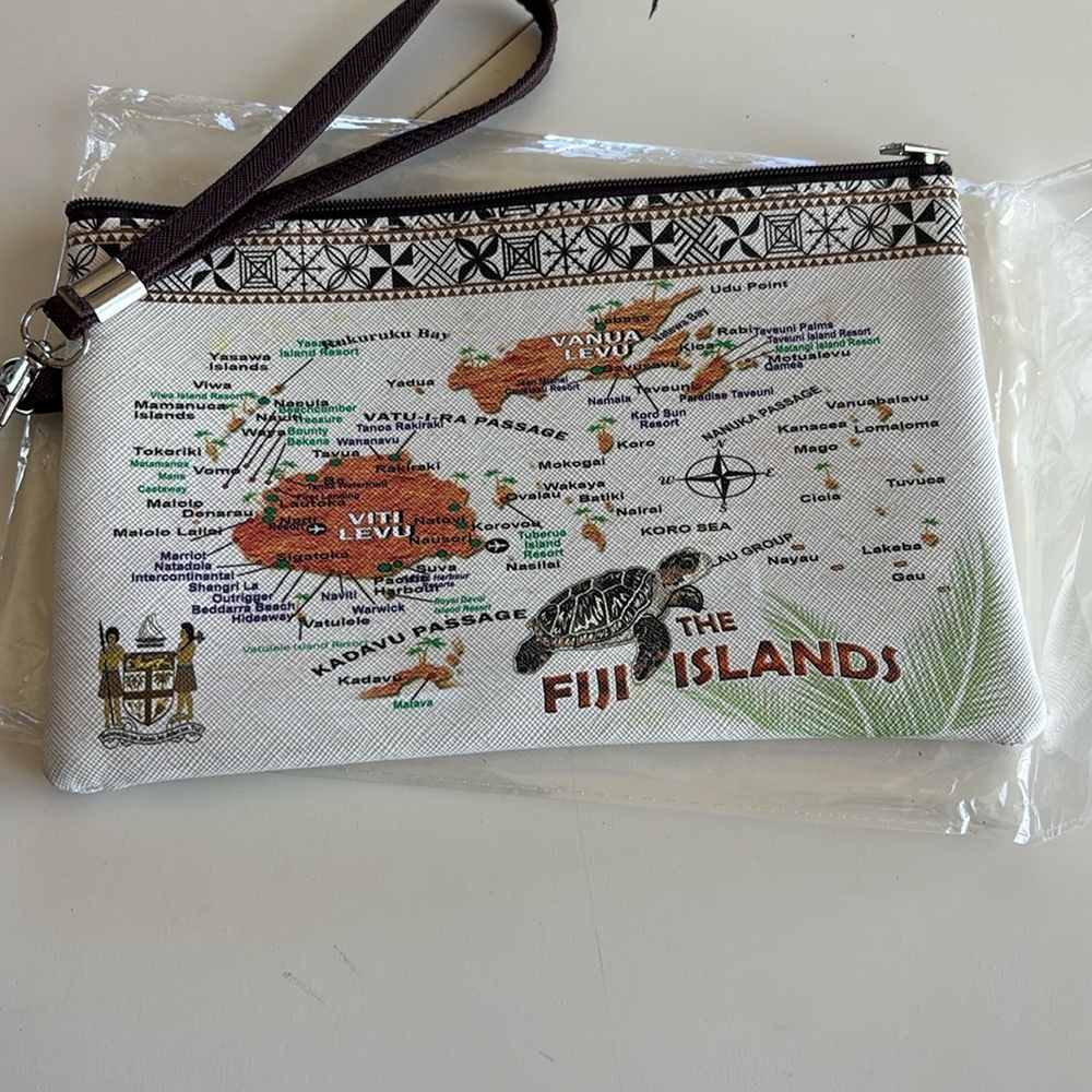 💐 NWOT FUJI Islands zipper pouch